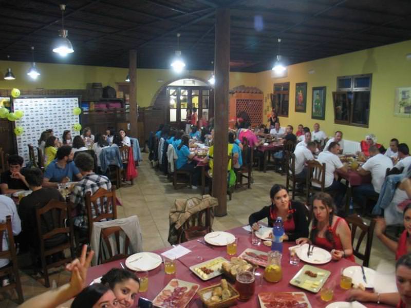 cena espectaculo llanes - Restaurante de cenas con espectáculo para despedidas en Llanes