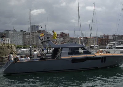barco en gijon 6 - Alquiler de barco para despedidas en Asturias