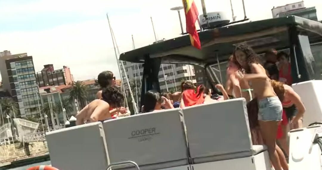 Tu despedida de soltero o soltera en un barco