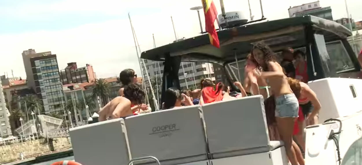 Tu despedida de soltero o soltera en un barco