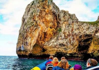 lancha arriondas 2 - Ruta en lancha motora por la costa de Ribadesella