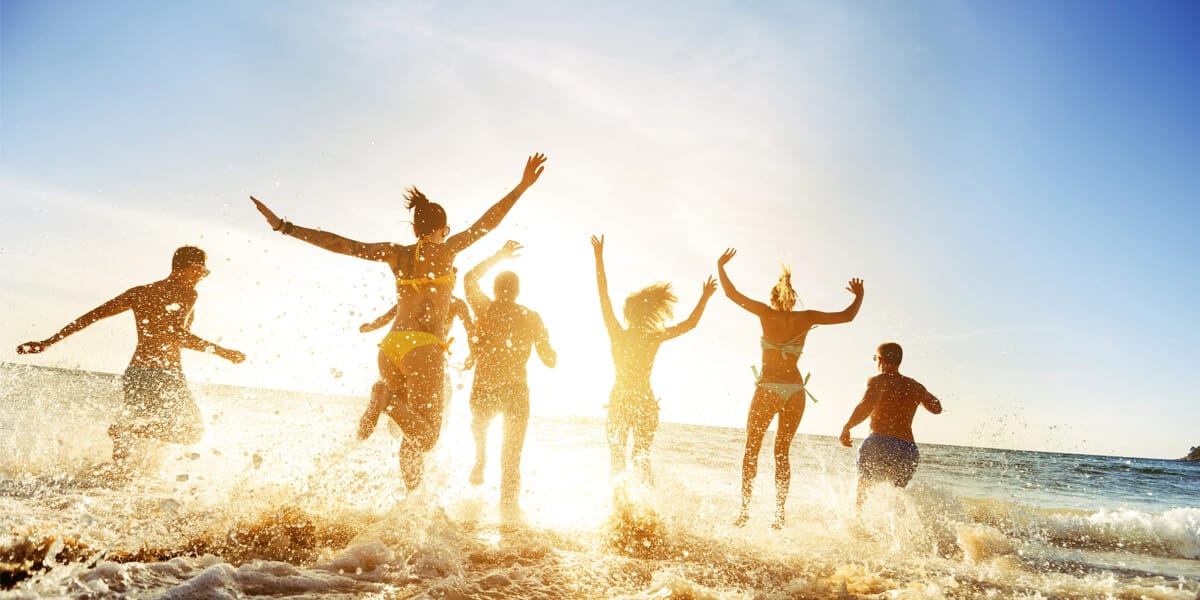 Con el buen tiempo, actividades de agua para tu despedida en Gijón