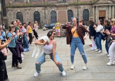 Bailando con auriculares